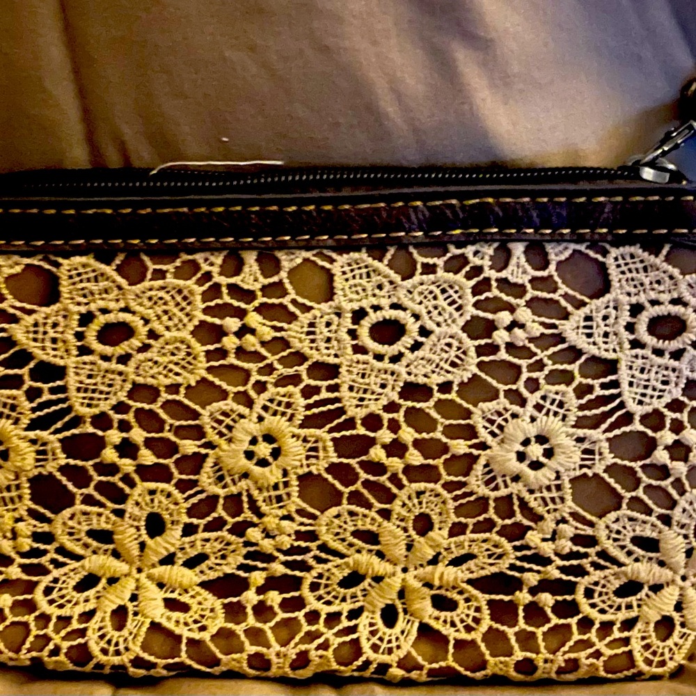 Lace wristlet